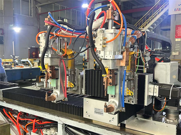 汽车玻璃导轨自动点焊机